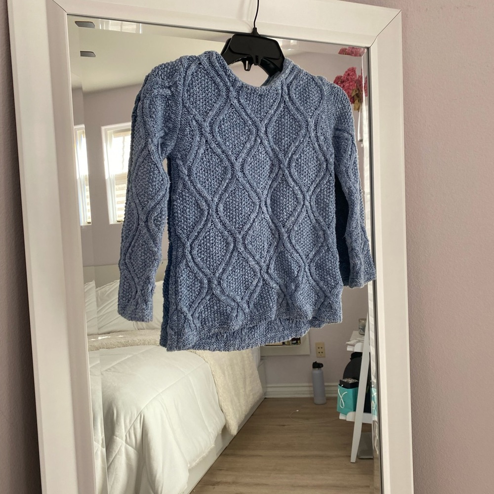 Zara girls sweater, thick and comfy. Size 7/8. Great condition, worn once.